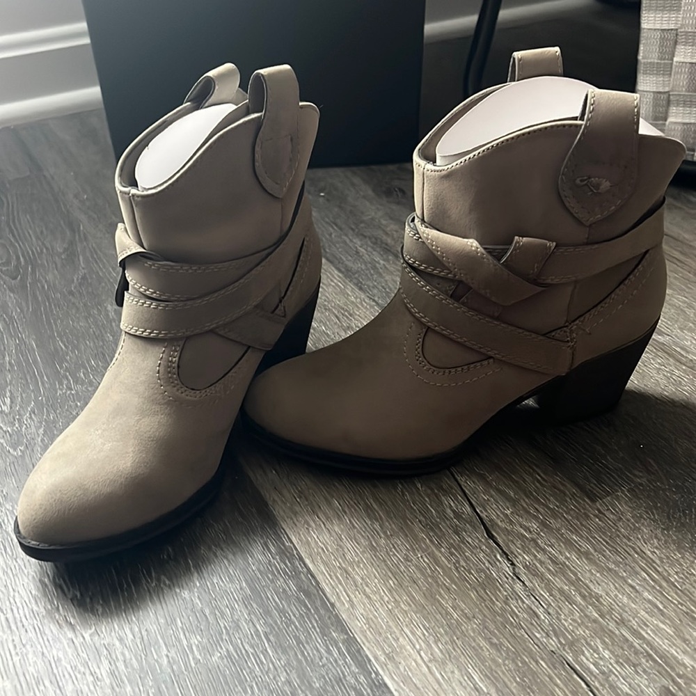 NIB Rocket Dog Ankle Boots. 7.5